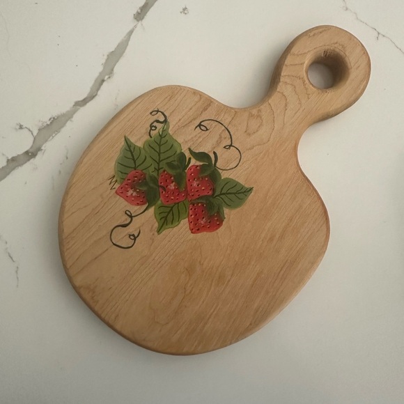 Solid Wood cutting board strawberry design Hand painted vintage small farmhouse - Picture 3 of 3